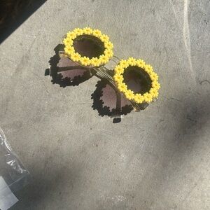 Girls Yellow Daisy Round Sunglasses